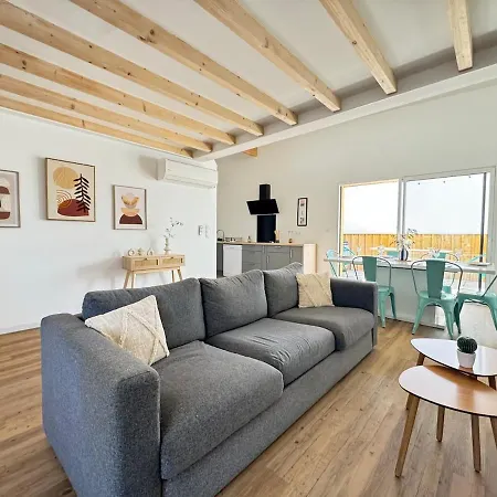 Feriehus 4 Bedroom Townhouse Léognan