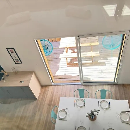 4 Bedroom Townhouse Feriehus Léognan